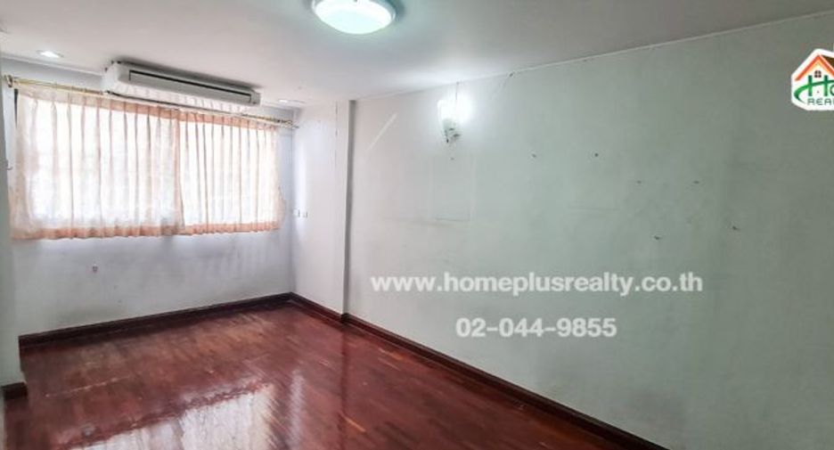 For sale 3 bedrooms townhouse in Phaya Thai, Bangkok