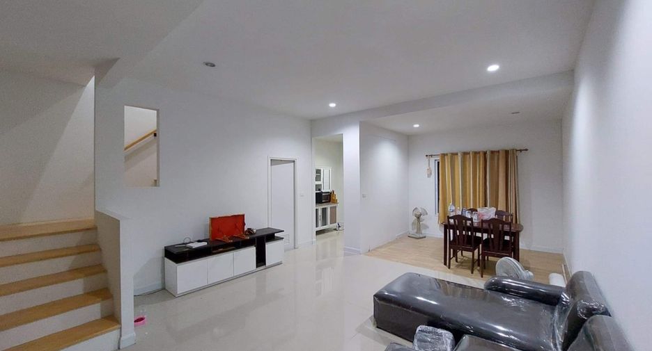For rent 2 bedrooms townhouse in Mueang Pathum Thani, Pathum Thani