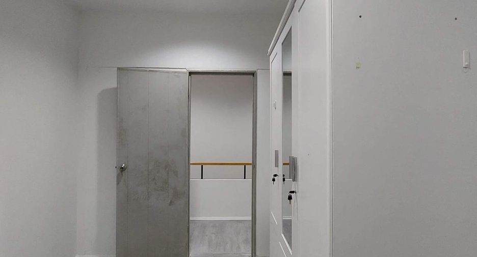For rent 2 bedrooms townhouse in Mueang Pathum Thani, Pathum Thani