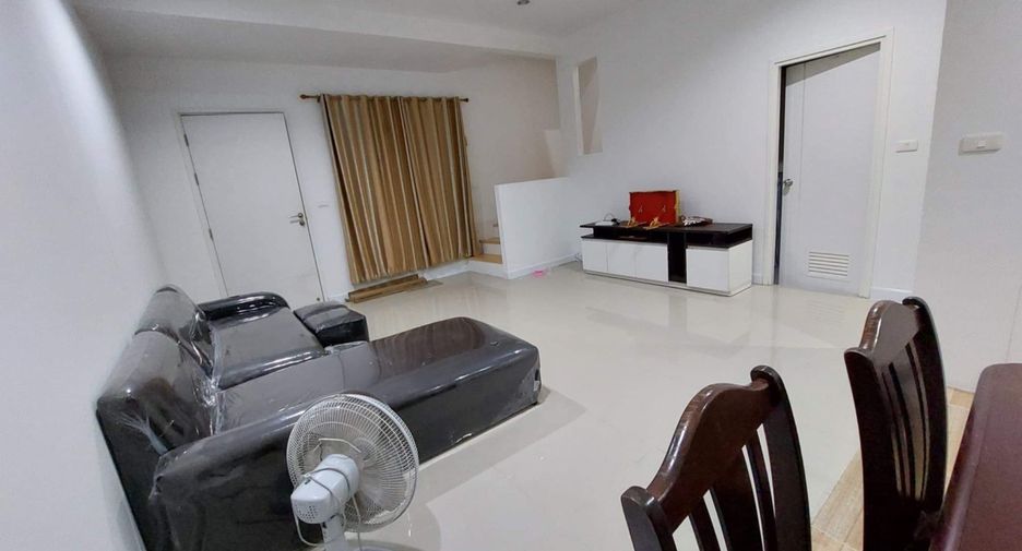 For rent 2 bedrooms townhouse in Mueang Pathum Thani, Pathum Thani