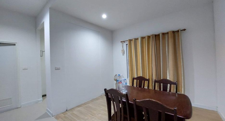For rent 2 bedrooms townhouse in Mueang Pathum Thani, Pathum Thani