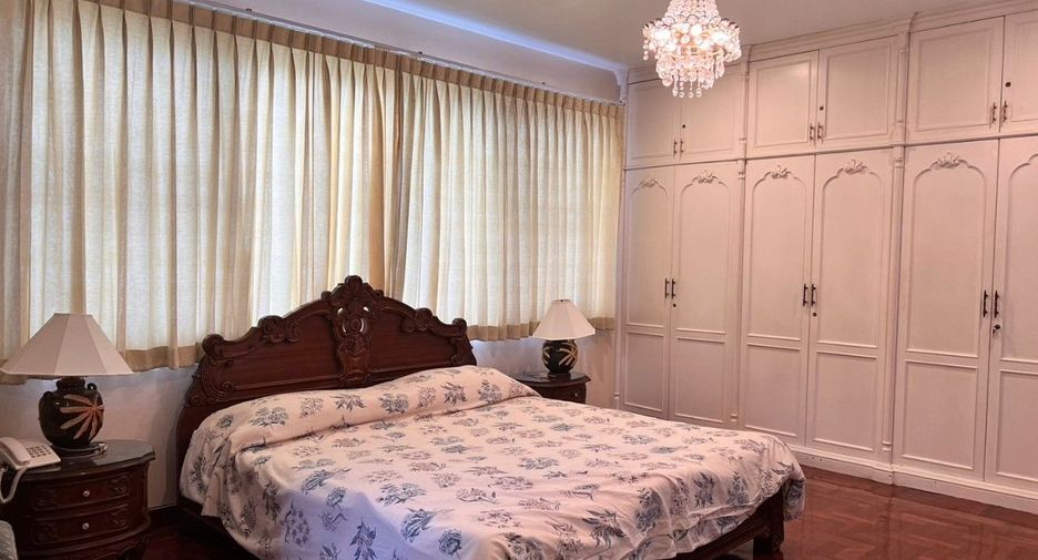 For rent 4 bedrooms condo in Watthana, Bangkok