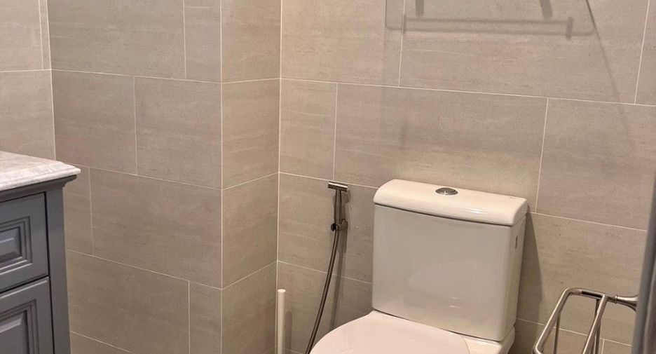 For rent 4 bedrooms condo in Watthana, Bangkok