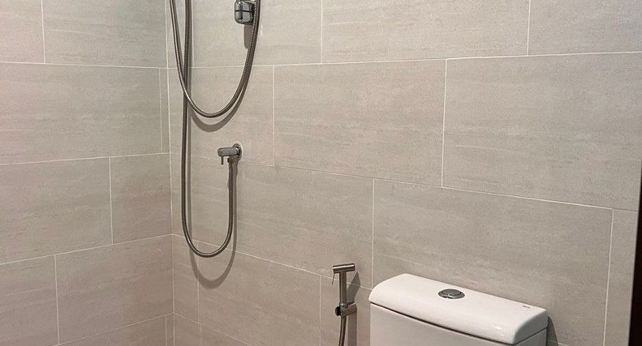 For rent 4 bedrooms condo in Watthana, Bangkok
