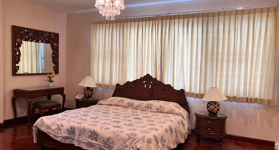 For rent 4 bedrooms condo in Watthana, Bangkok