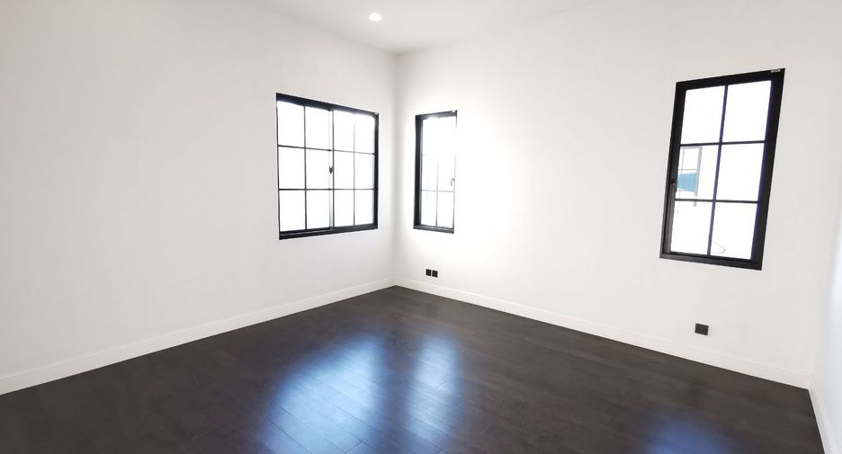 For sale 5 bedrooms house in Suan Luang, Bangkok