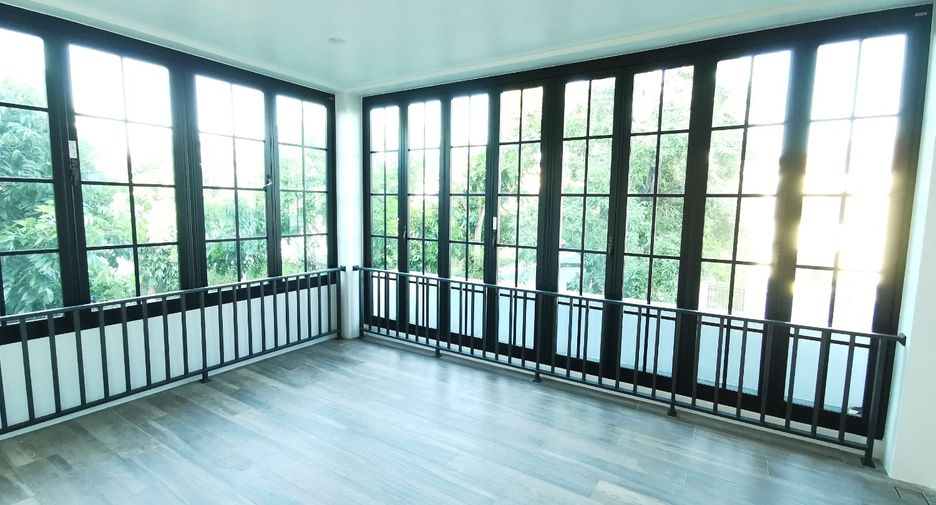 For sale 5 bedrooms house in Suan Luang, Bangkok