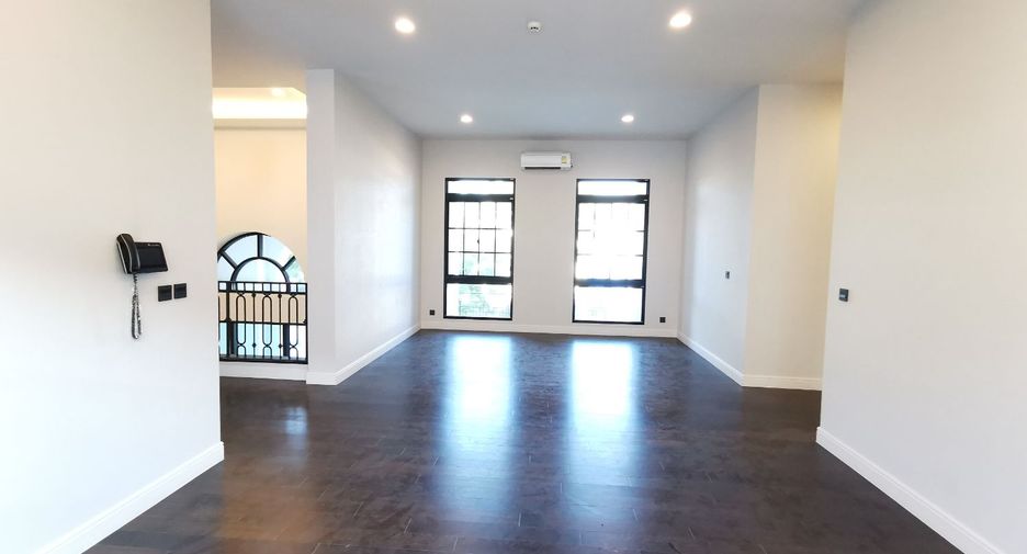 For sale 5 bedrooms house in Suan Luang, Bangkok