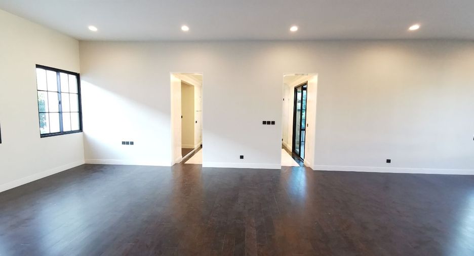 For sale 5 bedrooms house in Suan Luang, Bangkok