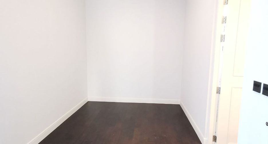 For sale 5 bedrooms house in Suan Luang, Bangkok