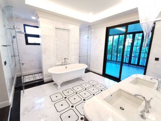 For sale 5 bedrooms house in Suan Luang, Bangkok