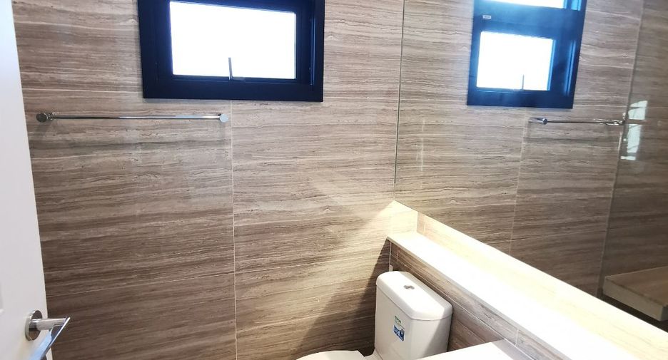 For sale 5 bedrooms house in Suan Luang, Bangkok