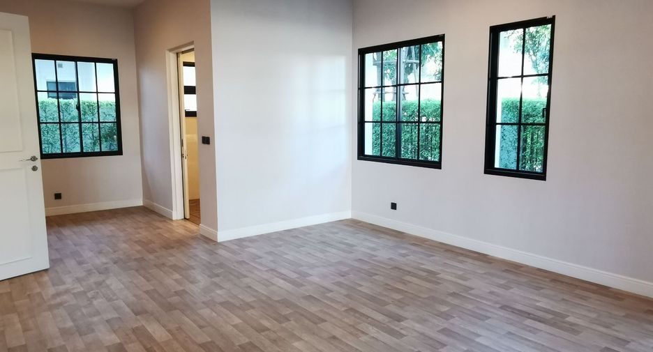 For sale 5 bedrooms house in Suan Luang, Bangkok