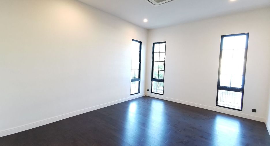 For sale 5 bedrooms house in Suan Luang, Bangkok