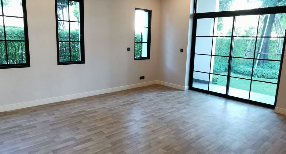 For sale 5 bedrooms house in Suan Luang, Bangkok