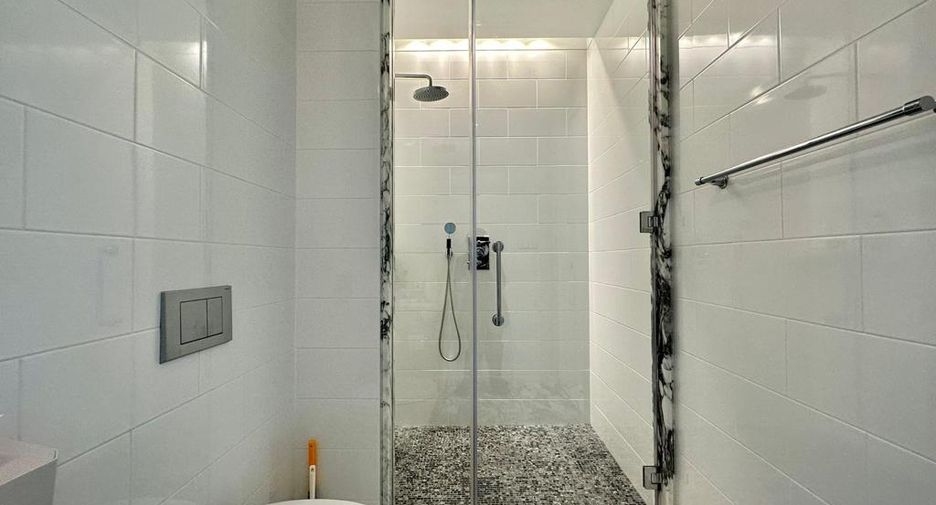 For sale 2 ベッドルーム apartment in Sathon, Bangkok