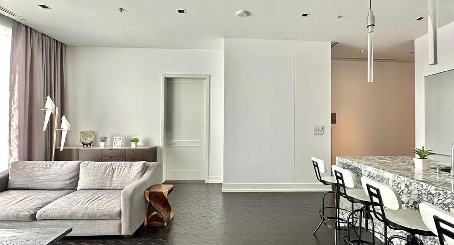 For sale 2 ベッドルーム apartment in Sathon, Bangkok