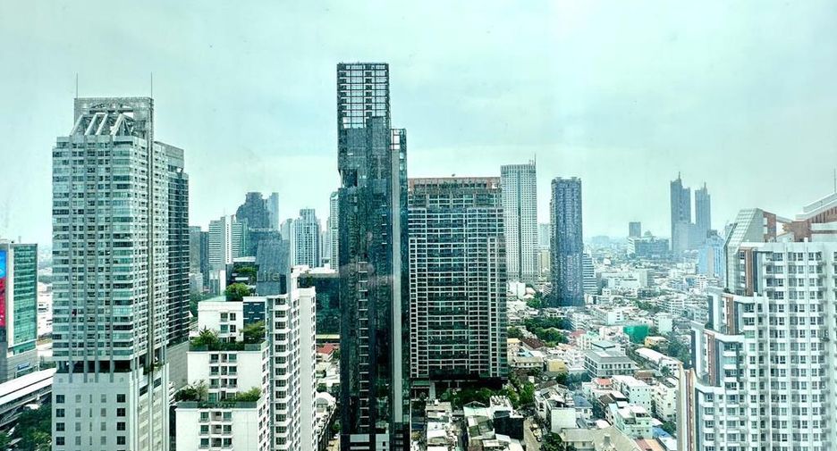 For sale 2 ベッドルーム apartment in Sathon, Bangkok