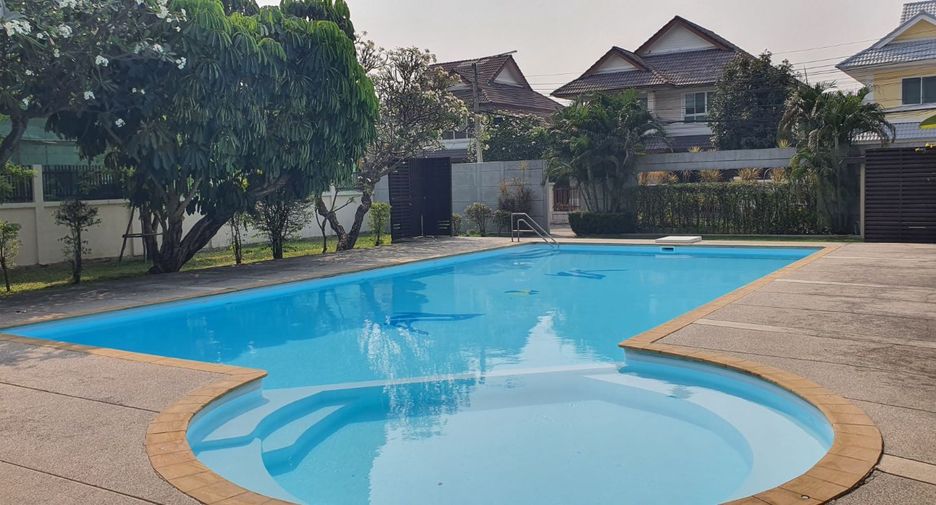 For rent 4 bedrooms house in Wang Thonglang, Bangkok