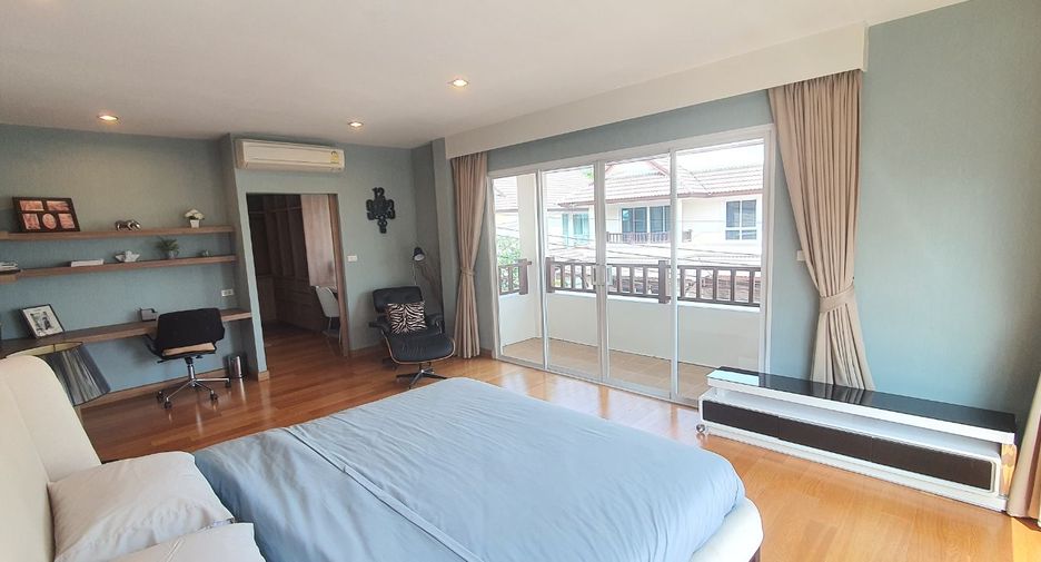 For rent 4 bedrooms house in Wang Thonglang, Bangkok