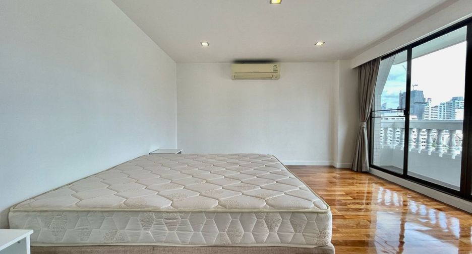 For rent 4 bedrooms apartment in Khlong Toei, Bangkok