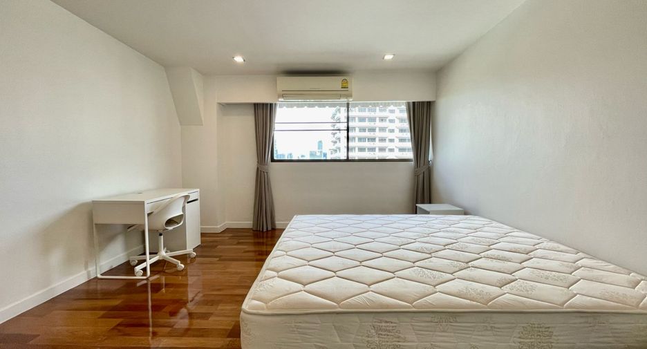 For rent 4 bedrooms apartment in Khlong Toei, Bangkok