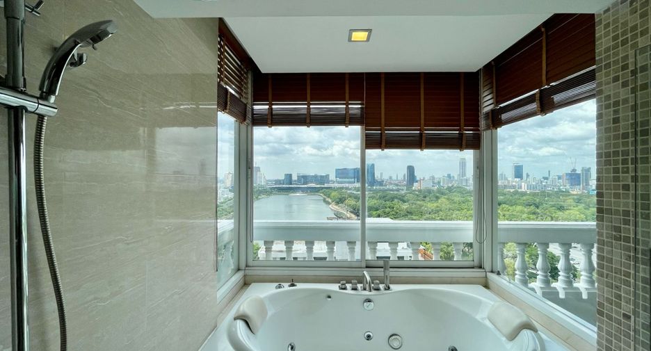 For rent 4 bedrooms apartment in Khlong Toei, Bangkok