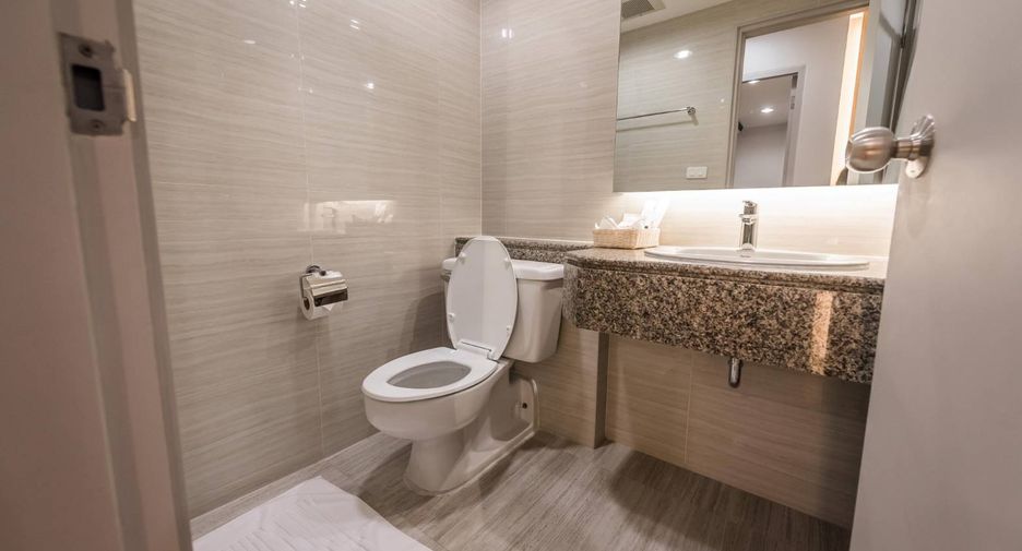 For rent 3 bedrooms condo in Yan Nawa, Bangkok