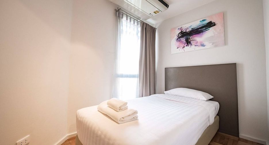 For rent 3 bedrooms condo in Yan Nawa, Bangkok
