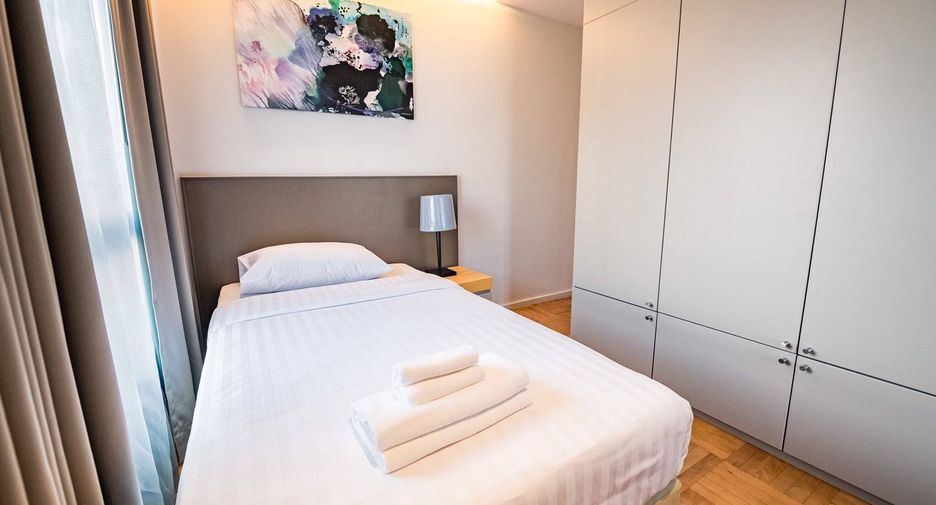 For rent 3 bedrooms condo in Yan Nawa, Bangkok
