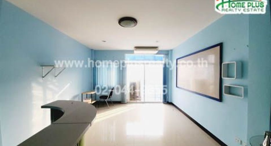 For sale 4 bedrooms retail Space in Mueang Phetchabun, Phetchabun