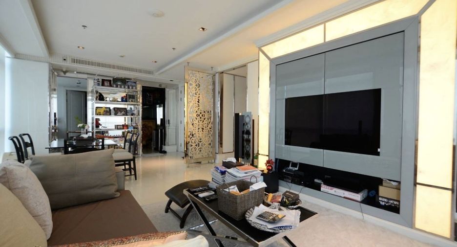 For rent 2 ベッドルーム condo in Pathum Wan, Bangkok
