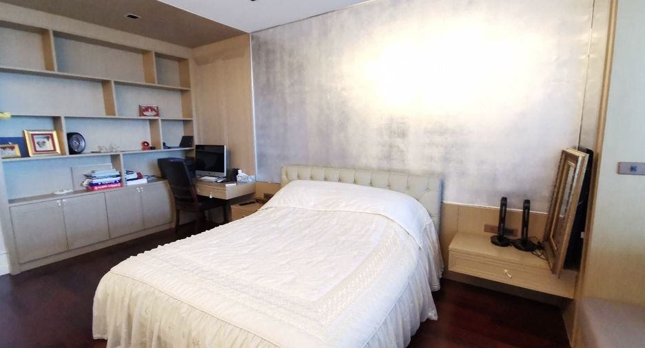 For rent 2 ベッドルーム condo in Pathum Wan, Bangkok