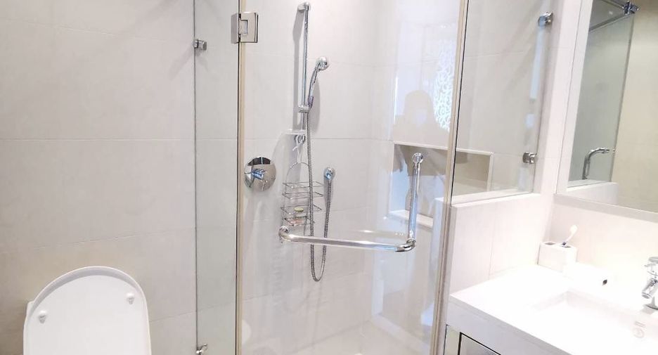 For rent 2 ベッドルーム condo in Pathum Wan, Bangkok