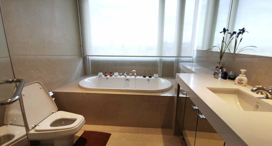 For rent 2 ベッドルーム condo in Pathum Wan, Bangkok