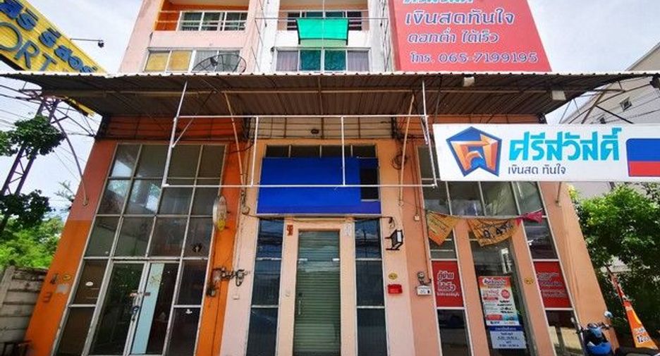 For rent 3 bed retail Space in Lam Luk Ka, Pathum Thani