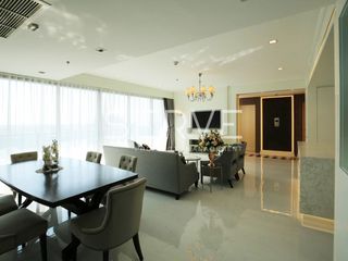 For sale 3 bed condo in Yan Nawa, Bangkok