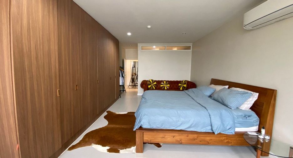 For rent 3 bedrooms condo in Bang Rak, Bangkok