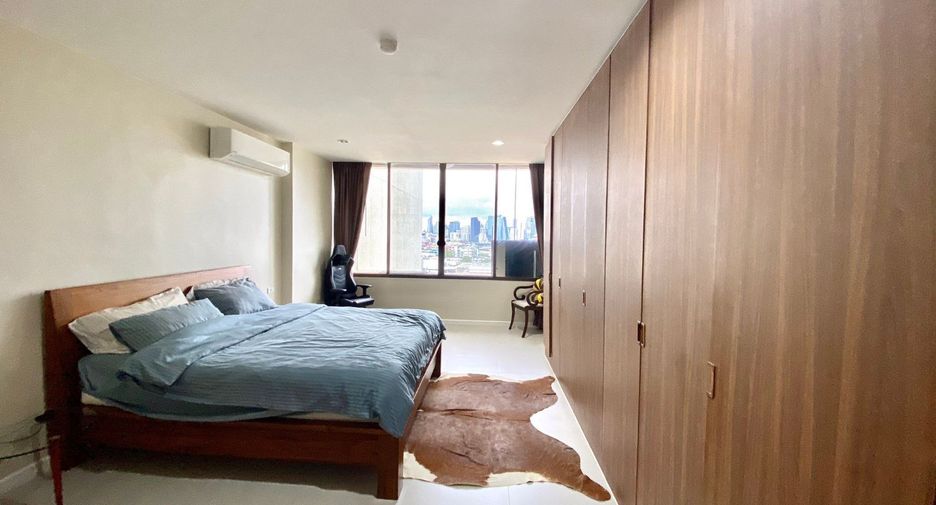 For rent 3 bedrooms condo in Bang Rak, Bangkok