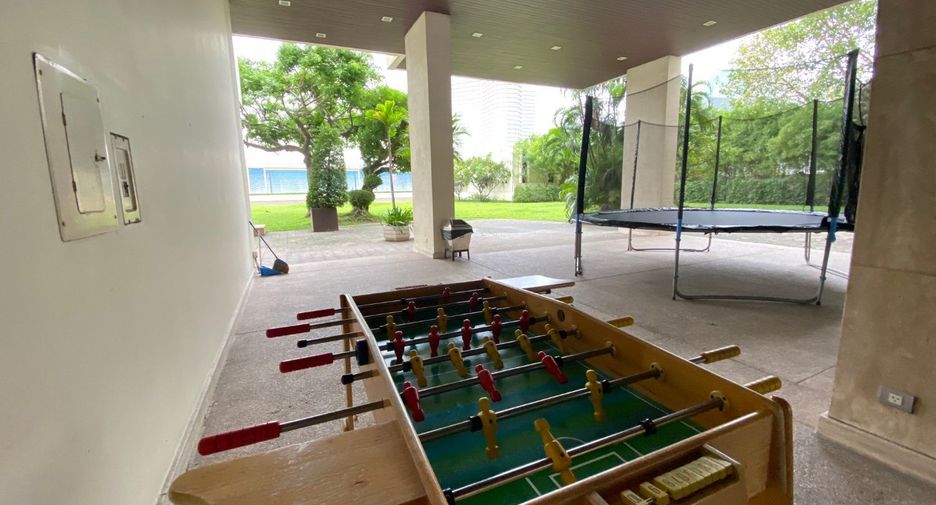 For rent 3 bedrooms condo in Bang Rak, Bangkok