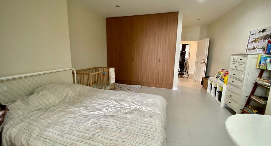 For rent 3 bedrooms condo in Bang Rak, Bangkok