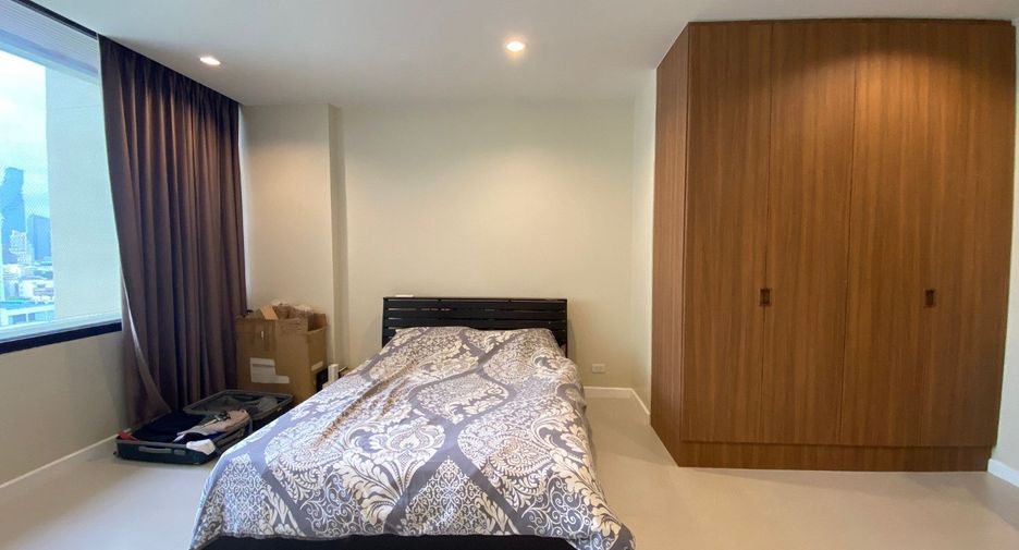 For rent 3 bedrooms condo in Bang Rak, Bangkok
