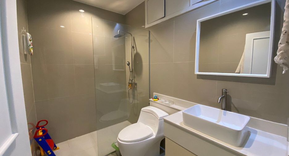 For rent 3 bedrooms condo in Bang Rak, Bangkok