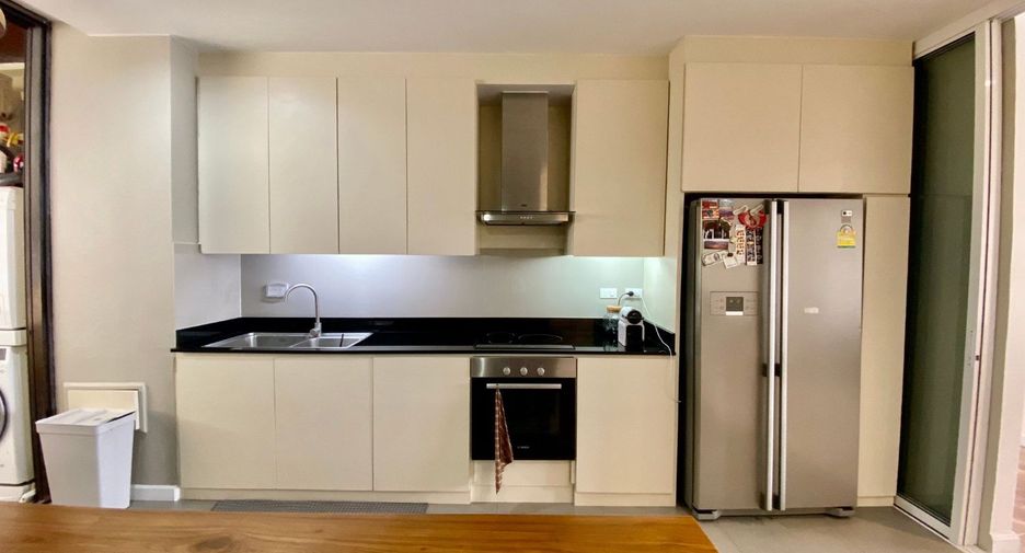 For rent 3 bedrooms condo in Bang Rak, Bangkok