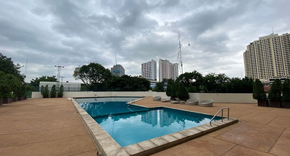 For rent 3 bedrooms condo in Bang Rak, Bangkok