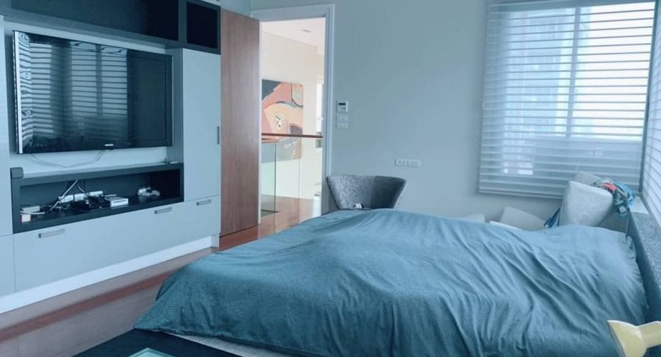 For sale 3 bedrooms condo in Khlong Toei, Bangkok