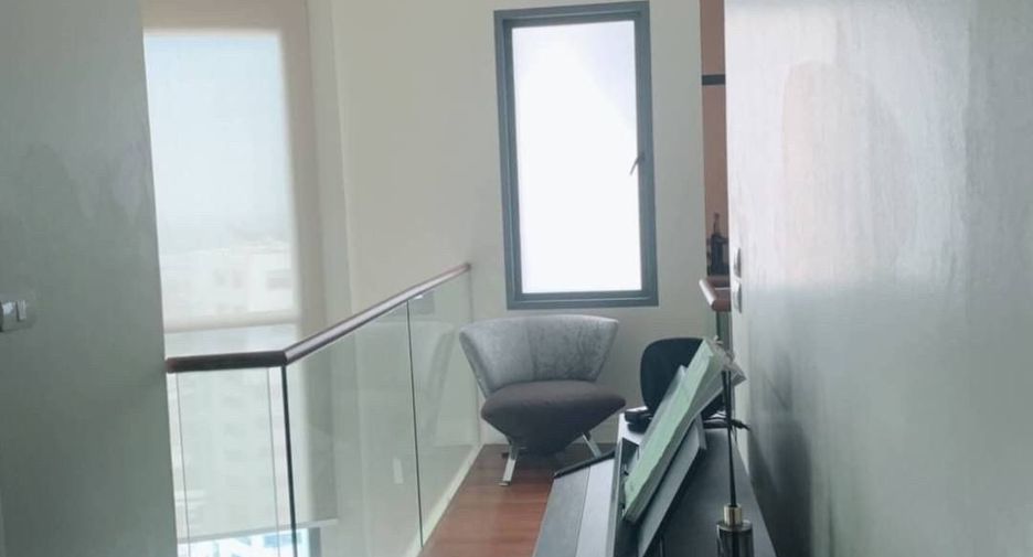 For sale 3 bedrooms condo in Khlong Toei, Bangkok