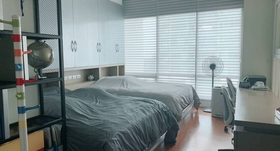 For sale 3 bedrooms condo in Khlong Toei, Bangkok