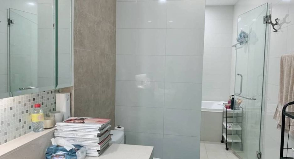 For sale 3 bedrooms condo in Khlong Toei, Bangkok