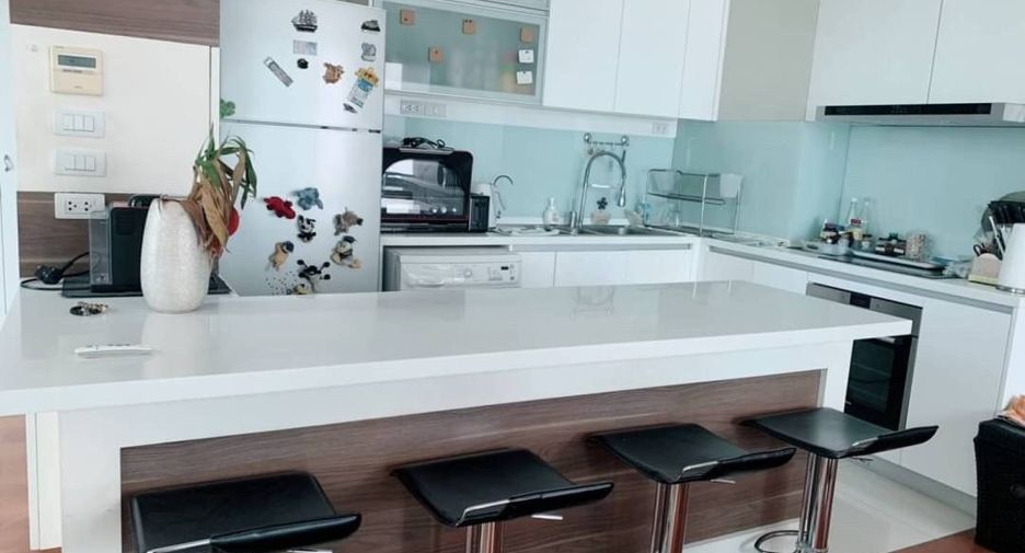 For sale 3 bedrooms condo in Khlong Toei, Bangkok